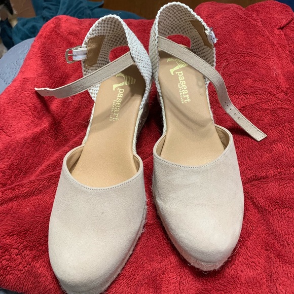 tan wedges - Picture 1 of 5